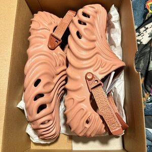 Salehe Bembury Crocs Pale Blush